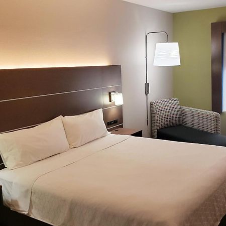Holiday Inn Express Hotel And Suites Weslaco By Ihg Exterior foto